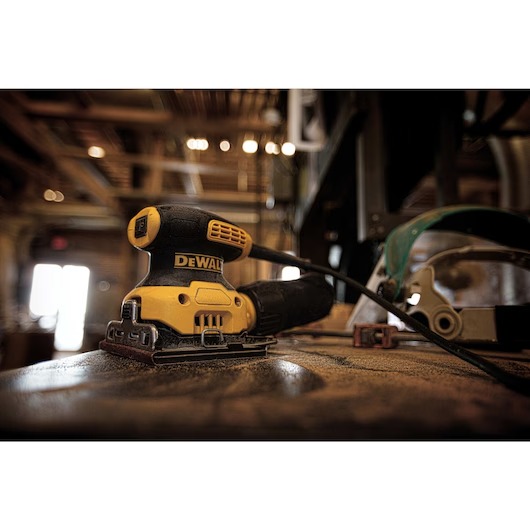 DEWALT DWE6411 230W 92X182MM TİTREŞİMLİ ZIMPARA