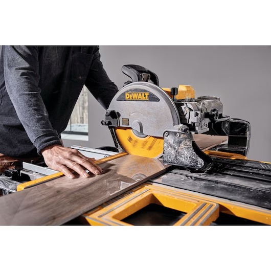 DEWALT D36000 250MM SULU SERAMİK KESME MAKİNASI